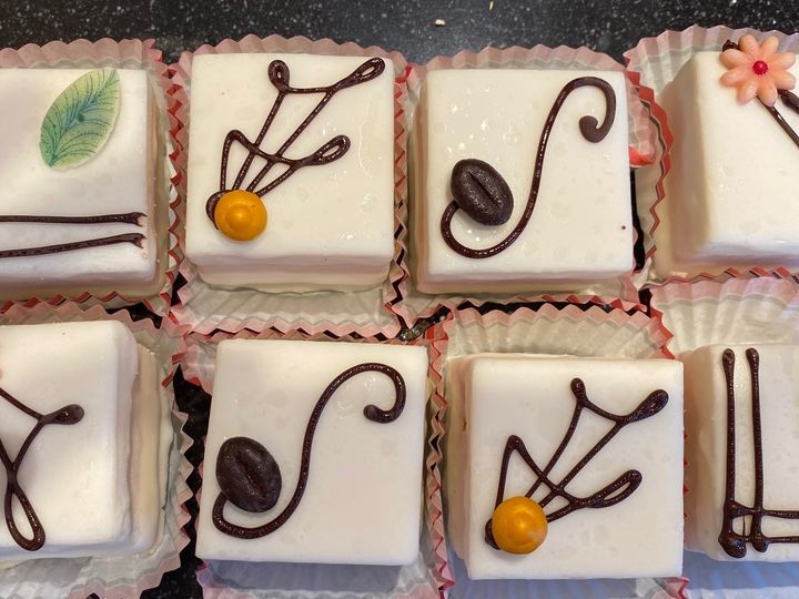 Doosje petit fours (8 stuks)