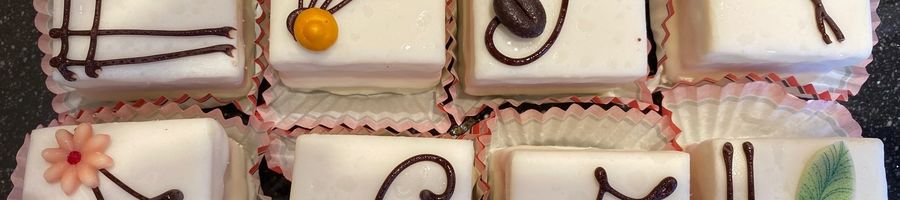 Doosje petit fours (8 stuks)